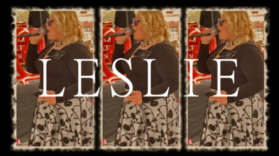 LESLIE, CANTANDO EN EL BESOTÓN