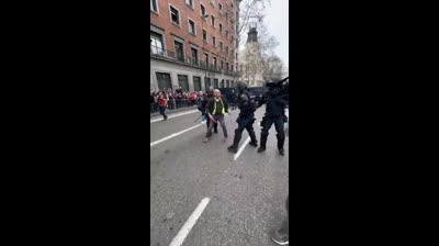 El trato vejatoria a los agricultores debería ser penalizado con 100  años de prisión.